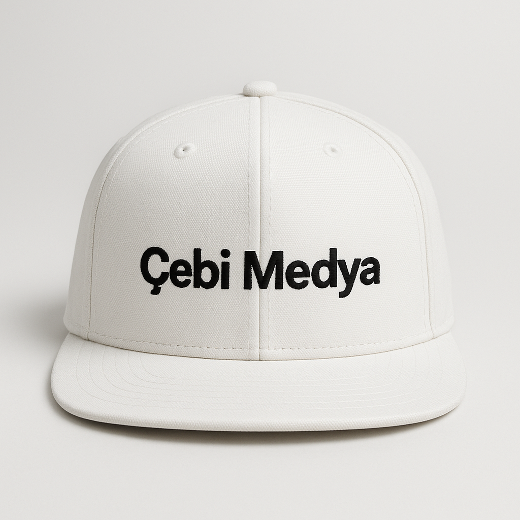 Çebi Medya Şapka Beyaz — Premium snapback embroidered